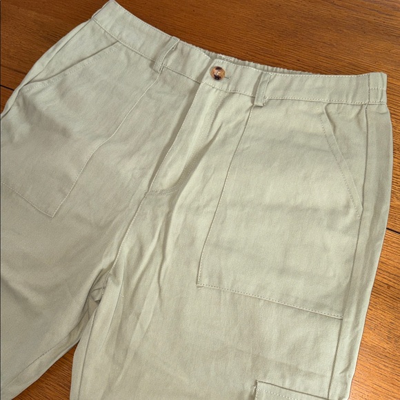 Casual Green Capris - Picture 2 of 10